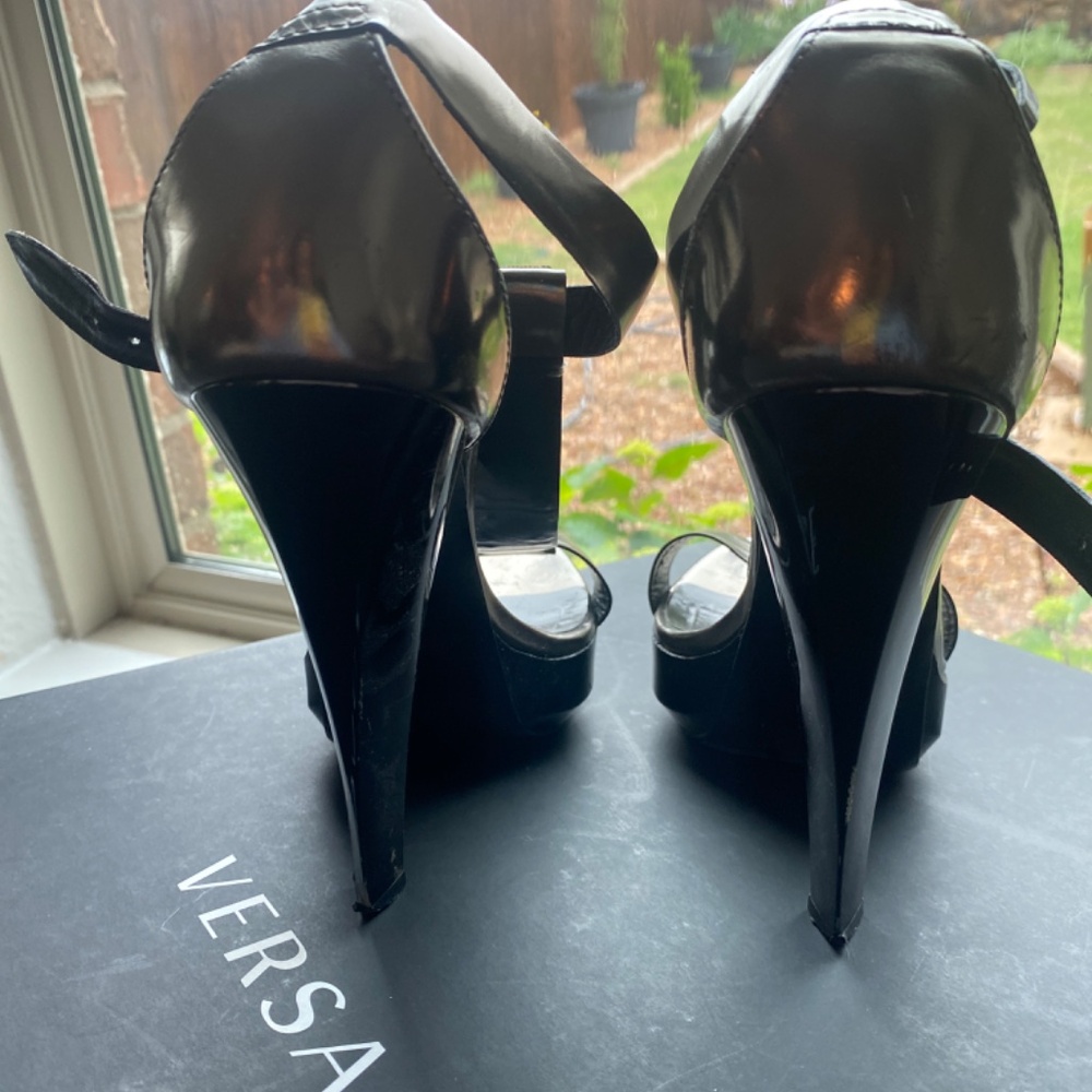 Authentic Burberry Heels - Picture 3 of 3